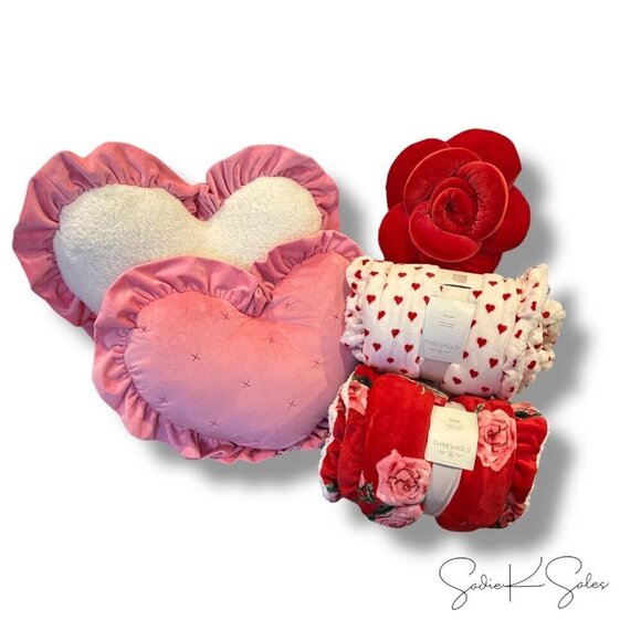 Threshold Oversized Heart Pillow Velvet Shearling‎ Pink/Ivory Valentine's Day - Picture 7 of 7